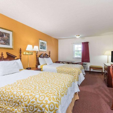 Days Inn By Wyndham Amherst Bagian luar foto