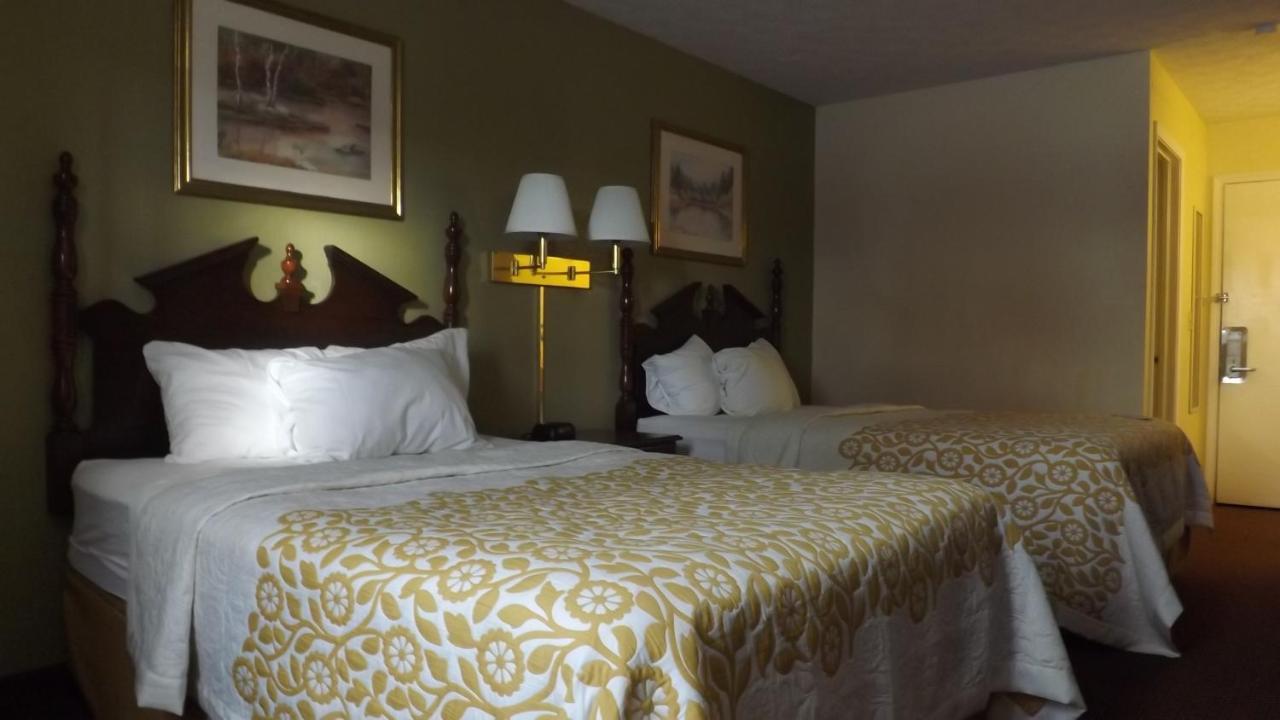 Days Inn By Wyndham Amherst Bagian luar foto
