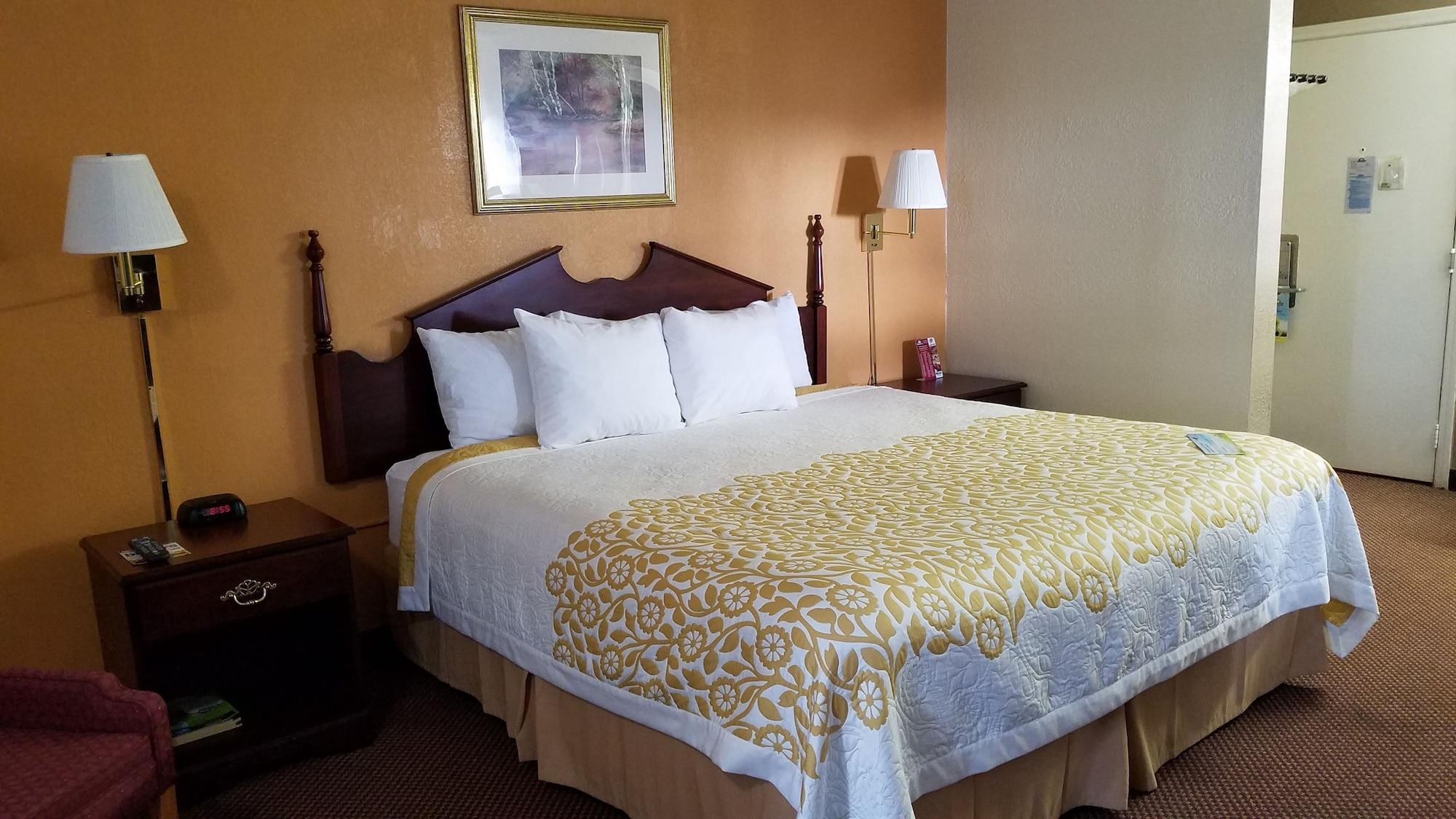 Days Inn By Wyndham Amherst Bagian luar foto