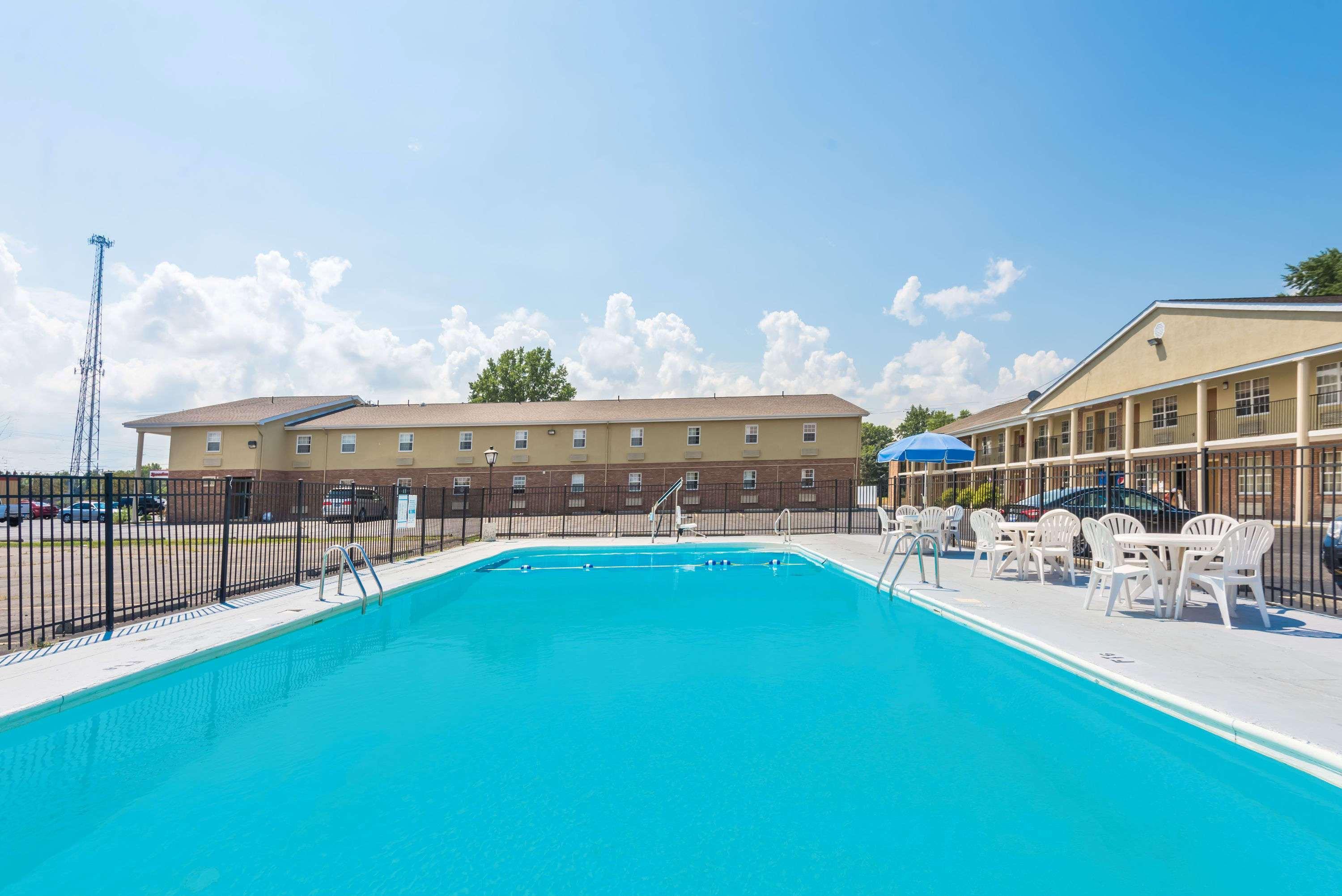 Days Inn By Wyndham Amherst Bagian luar foto