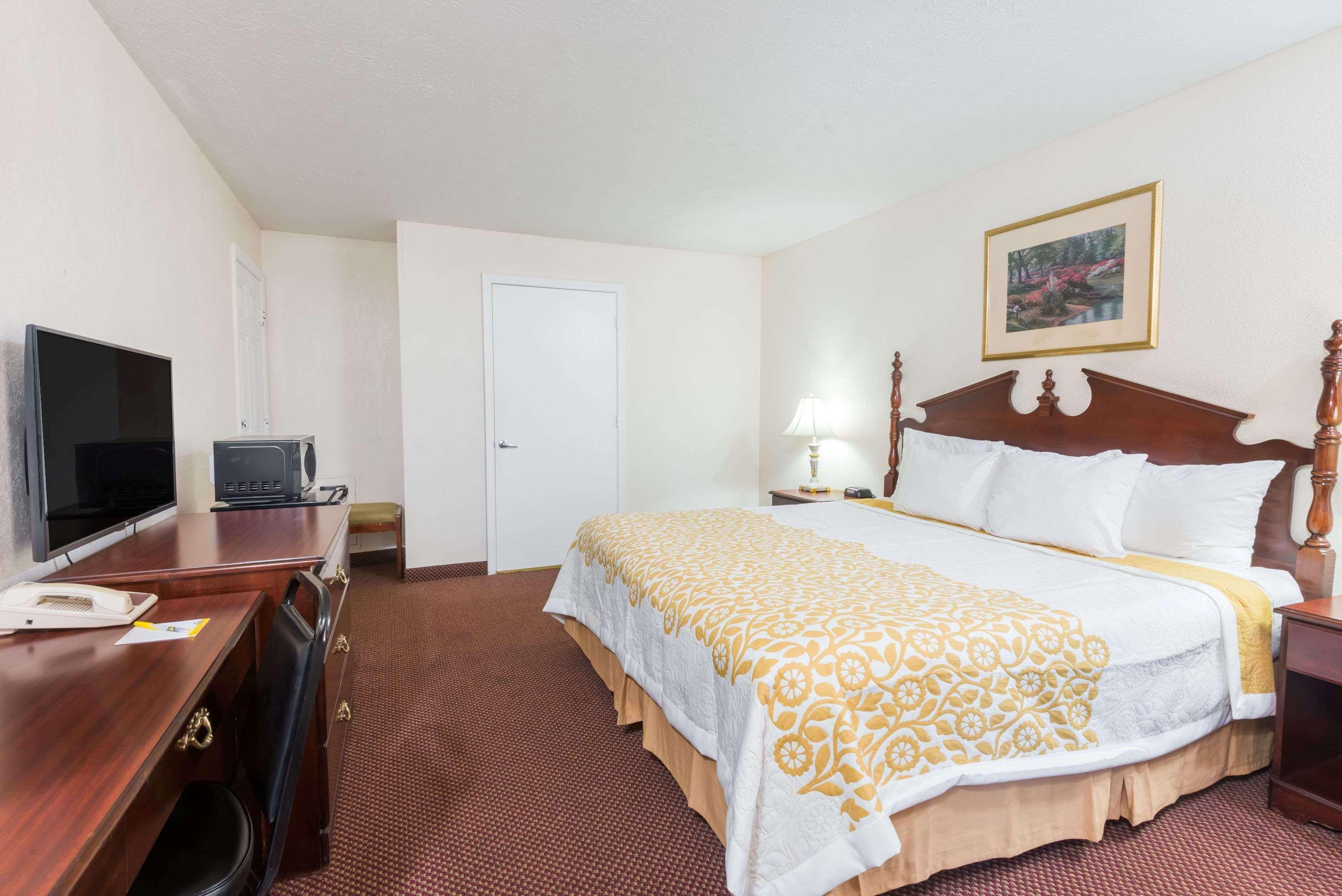 Days Inn By Wyndham Amherst Bagian luar foto
