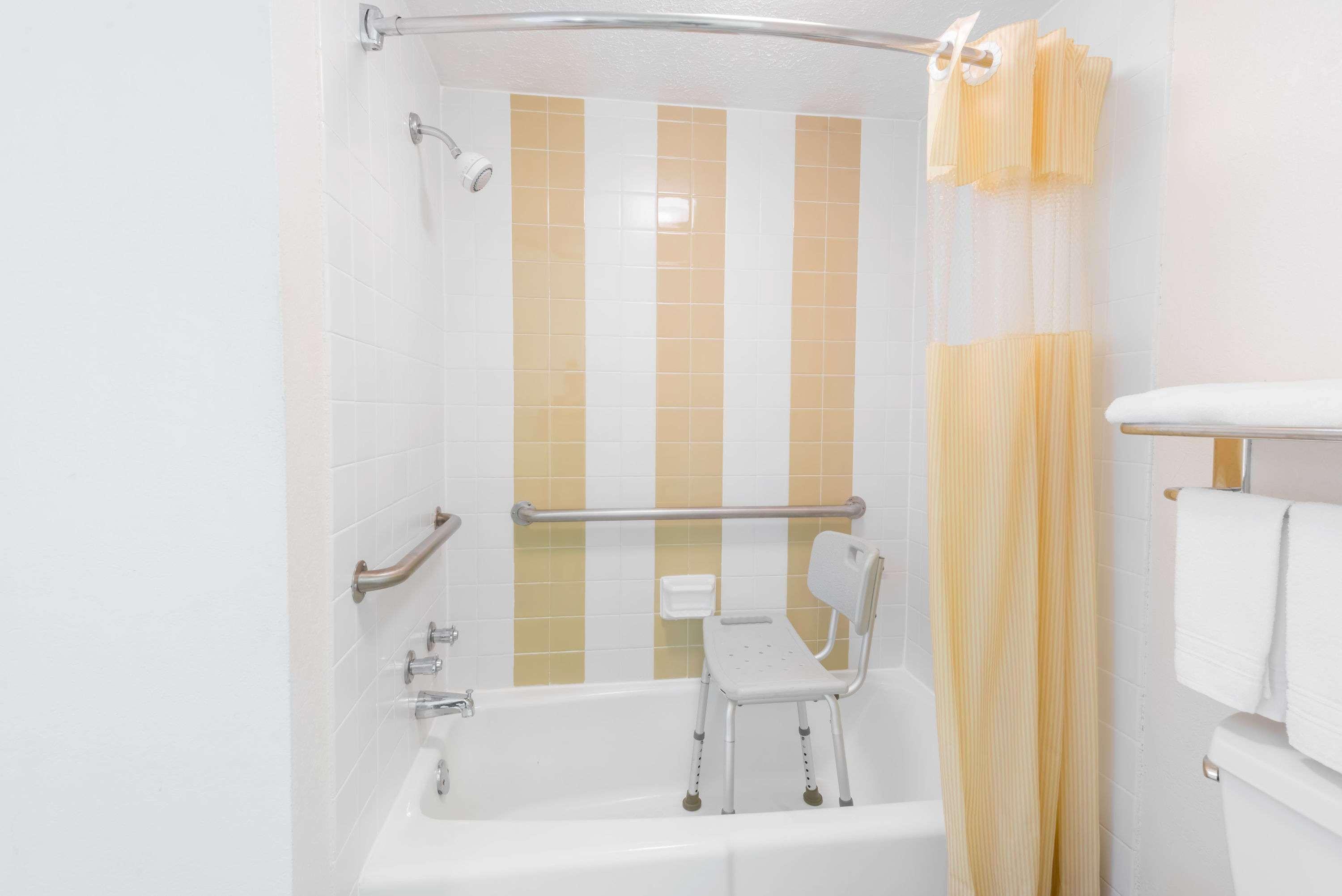 Days Inn By Wyndham Amherst Bagian luar foto