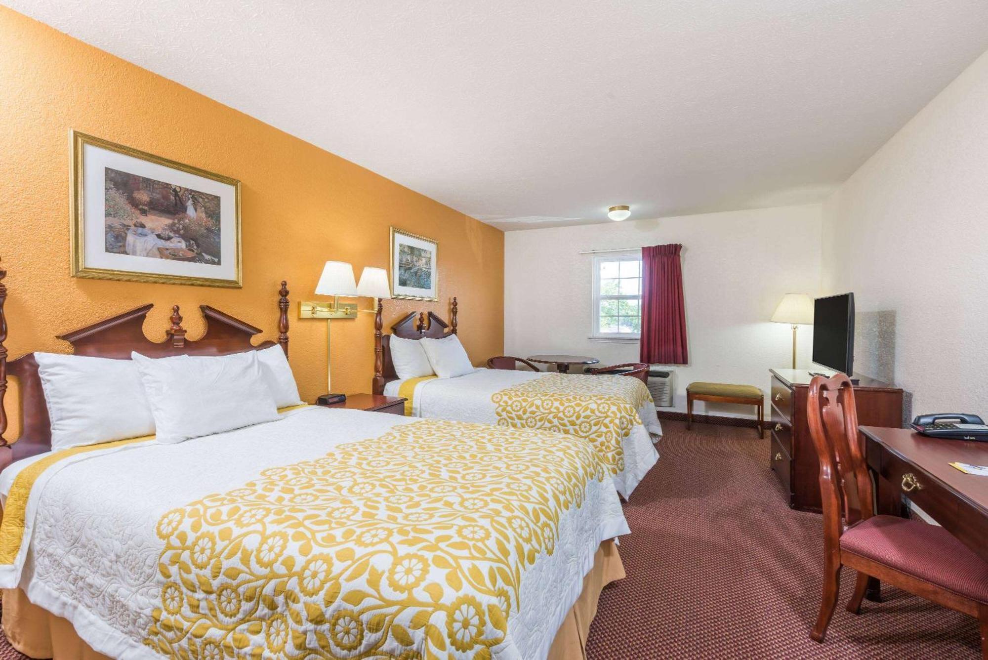 Days Inn By Wyndham Amherst Bagian luar foto