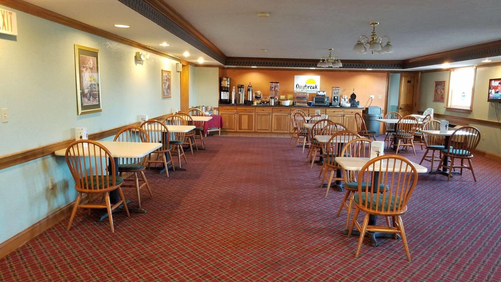 Days Inn By Wyndham Amherst Bagian luar foto